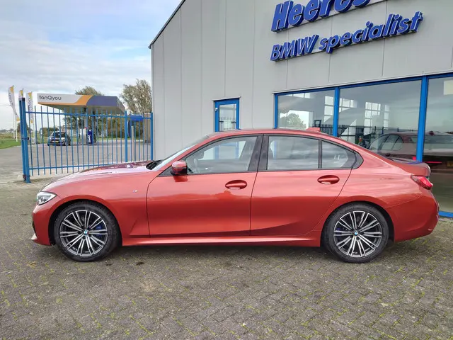 BMW 3 Serie 330i High Executive 2019 Benzine 2