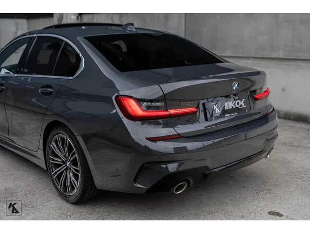 BMW 3 Serie 320i High Executive Edition 2020 Benzine 18