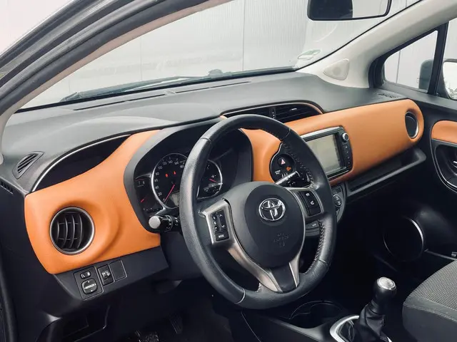 Toyota Yaris 1.0 VVT-i Style 2015 Benzine 4