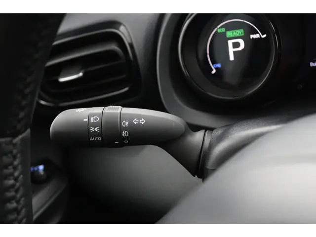 Toyota Yaris 1.5 Hybrid Executive 2021 Hybride Benzine 30