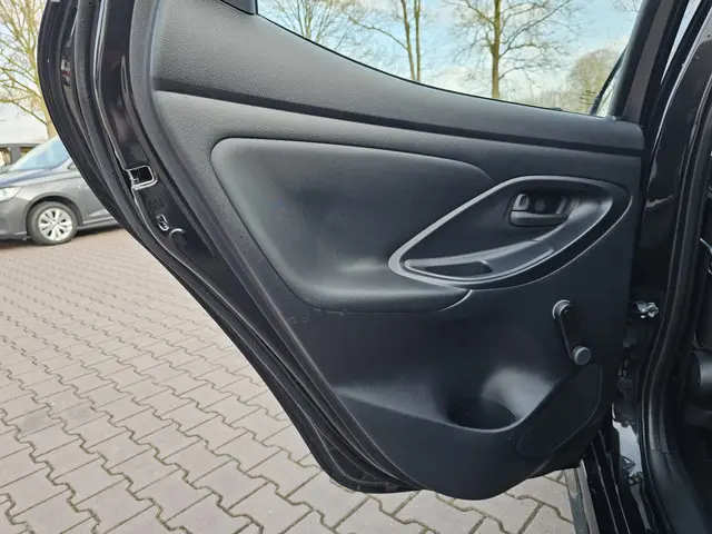 Toyota Yaris 1.5 Hybrid Active 2021 Hybride Benzine 28