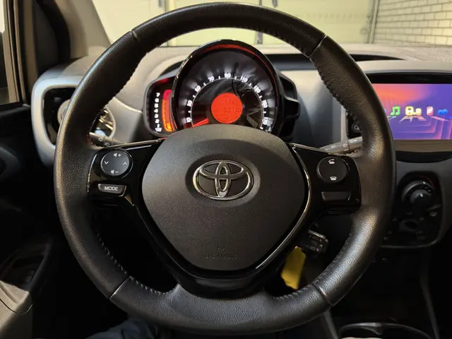 Toyota Aygo 1.0 VVT-i x-play 2020 Benzine 18