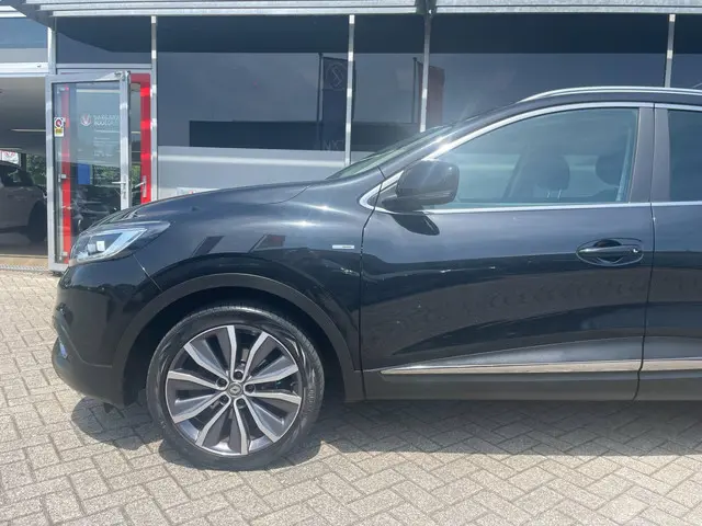 Renault Kadjar 1.2 TCe Bose / navigatie 2015 Benzine 17