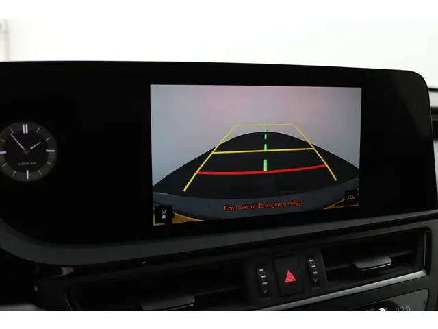 Lexus ES 300h Business Line 2023 Hybride Benzine 9