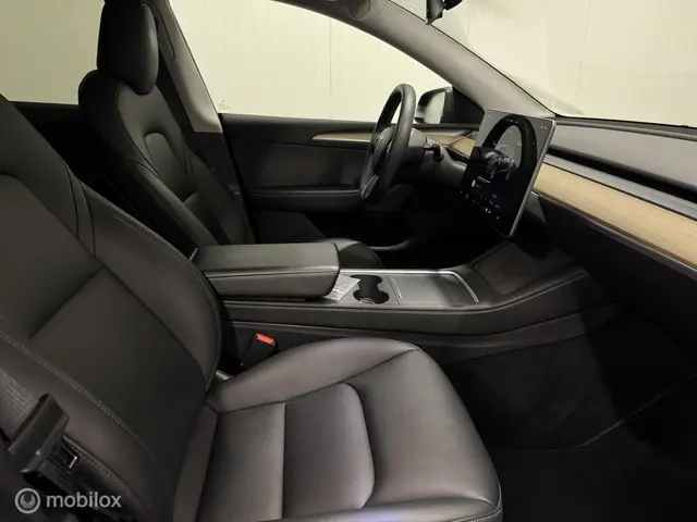 Tesla Model Y Long Range AWD 75 kWh 2022 Elektrisch 10
