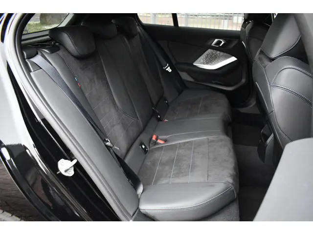 BMW 1 Serie 120 M-Sport 2024 Benzine 26