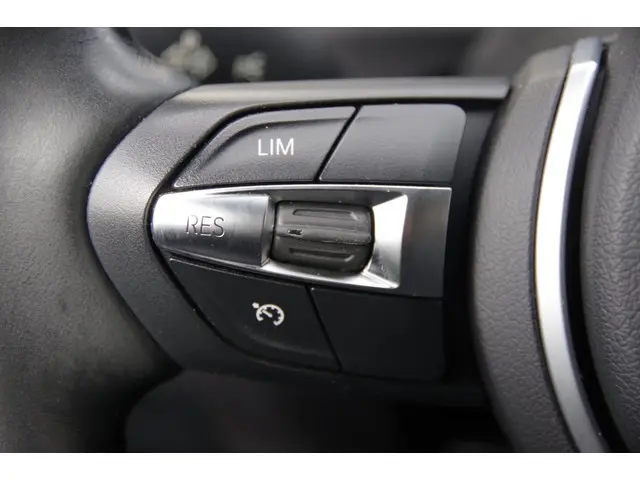 BMW 3 Serie 330e M-sport LEDER/NAVI 2016 Hybride Benzine 16