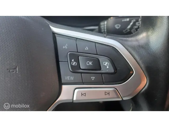 Volkswagen Transporter 2.0 TDI L2H1 30 DC 2021 Diesel 18