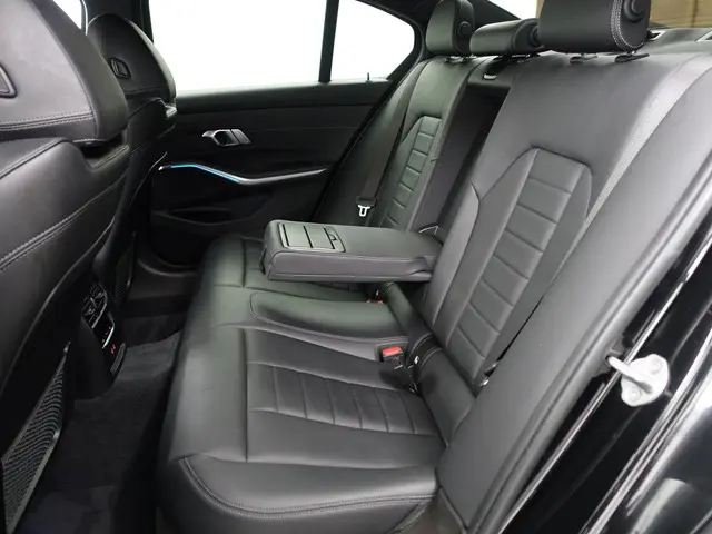 BMW 3 Serie 320e M Performance Aut- 2021 Hybride Benzine 27