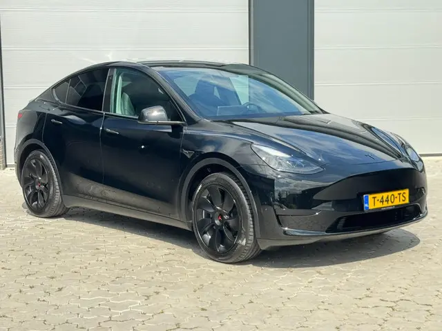 Tesla Model Y RWD 58 kWh FSD 2023 Elektrisch 4