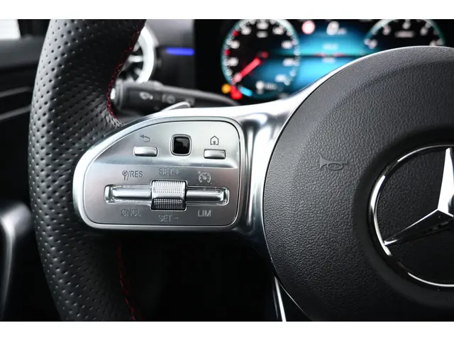 Mercedes-Benz A-Klasse 180 AMG Line 2022 Benzine 17