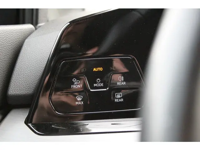 Volkswagen Golf 1.4 eHybrid Style 2024 Hybride Benzine 24