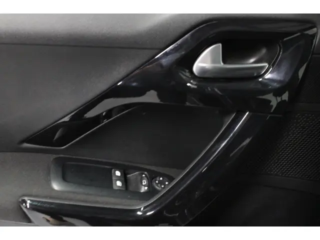 Peugeot 208 1.0 VTi Blue Lease 2013 Benzine 24