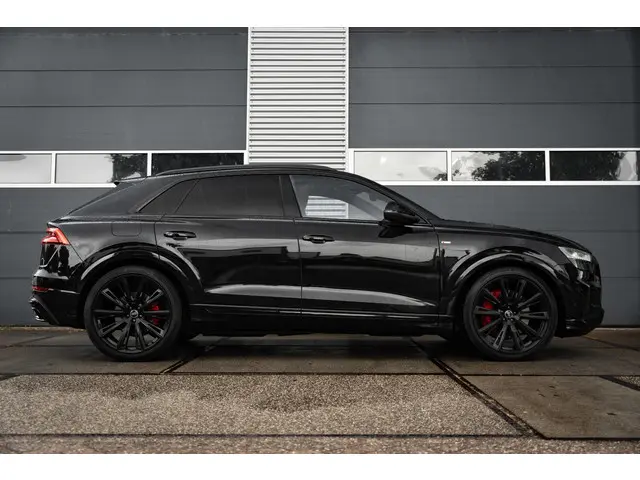 Audi Q8 55 TFSI-E quattro 2023 Hybride Benzine 7