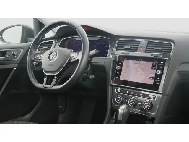 Volkswagen e-Golf 36kWh / 136pk E-DITION 2020 Elektrisch 18
