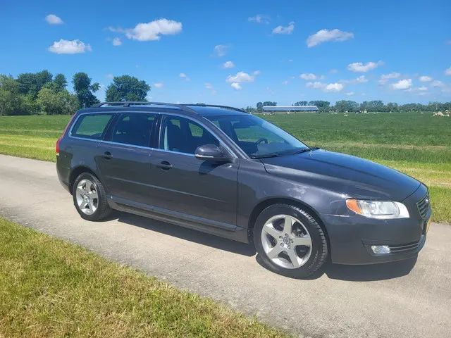 Volvo V70 1.6 T4 Nordic+ navi trekhaak 17"LMV 2014 Benzine 25