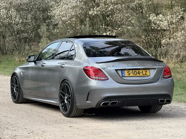 Mercedes-Benz C-Klasse AMG 63 2015 Benzine 6