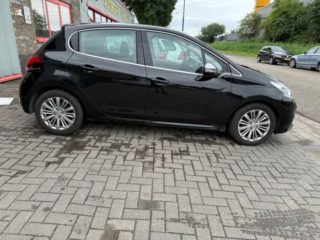 Peugeot 208 1.2 PureTech Blue Lease Premium 2016 Benzine 21