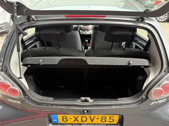 Toyota Aygo 1.0 VVT-i Now 2014 Benzine 12