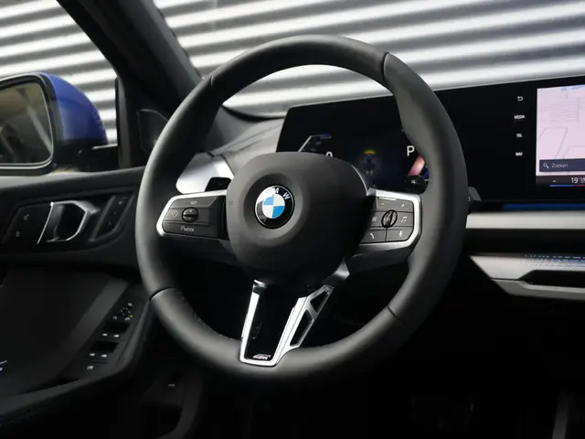 BMW 1 Serie 5-deurs 120 2025 Benzine 32