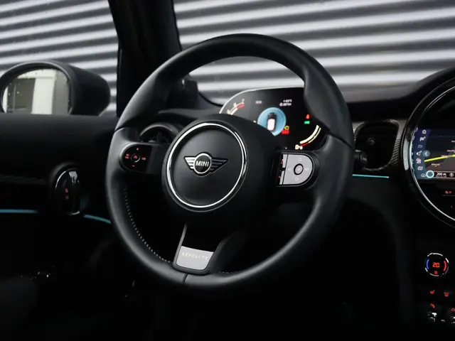 MINI 5-Deurs Cooper 2023 Benzine 16