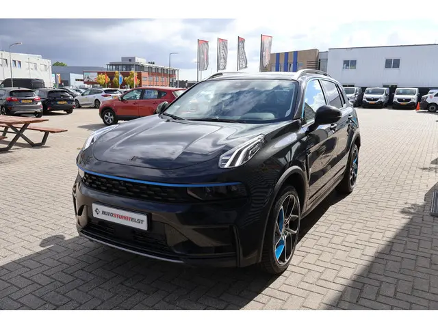 Lynk & Co 01 Lynk&Co 1.5 2023 Hybride Benzine 8