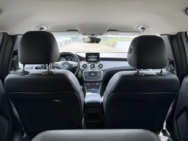 Mercedes-Benz GLA 200 Prestige 2016 Benzine 18