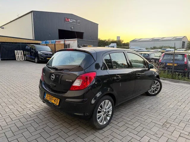 Opel Corsa 1.4-16V Cosmo 164.196KM 2013 Benzine 5
