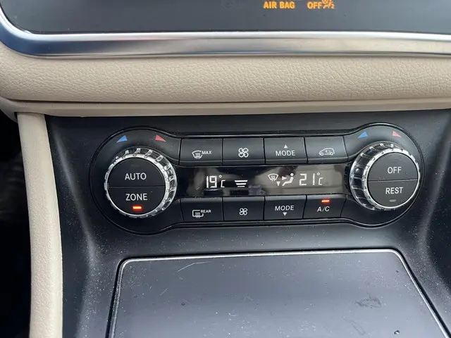 Mercedes-Benz GLA 180 Business 2018 Benzine 15