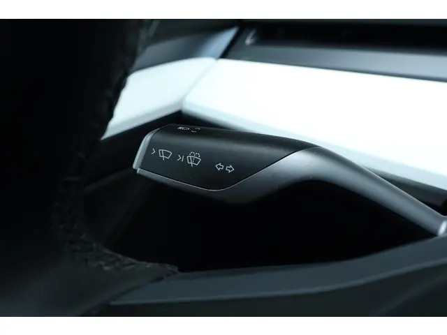 Tesla Model Y Long Range AWD 75 kWh 2023 Elektrisch 18