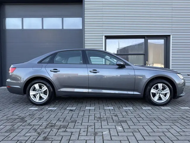 Audi A4 Limousine 1.4 TFSI Pro Line 2016 Benzine 35