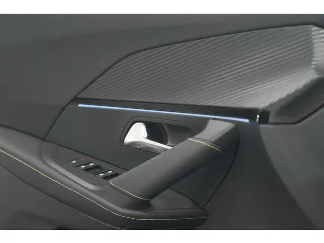 Peugeot 2008 PureTech 130 EAT8 GT 2024 Benzine 27