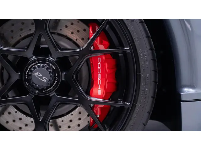 Porsche 718 Spyder RS 2024 Benzine 44