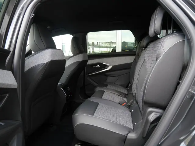 Peugeot 5008 1.2 Hybrid 136 Allure 2025 Hybride Benzine 11