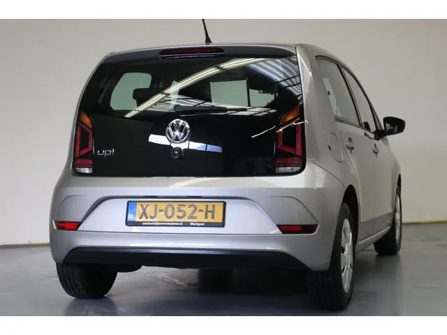 Volkswagen up! 1.0 BMT move up! 2019 Benzine 5