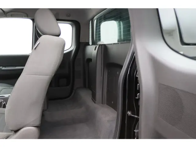 Nissan Navara 2.5 dCi SE King Cab 2014 Diesel 11