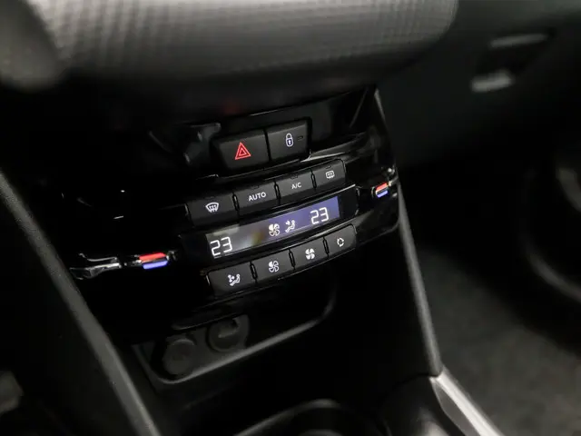 Peugeot 2008 1.2 PureTech Sport 2018 Benzine 9