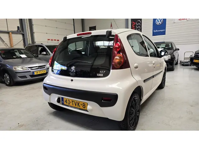 Peugeot 107 1.0 Active 2012 Benzine 5
