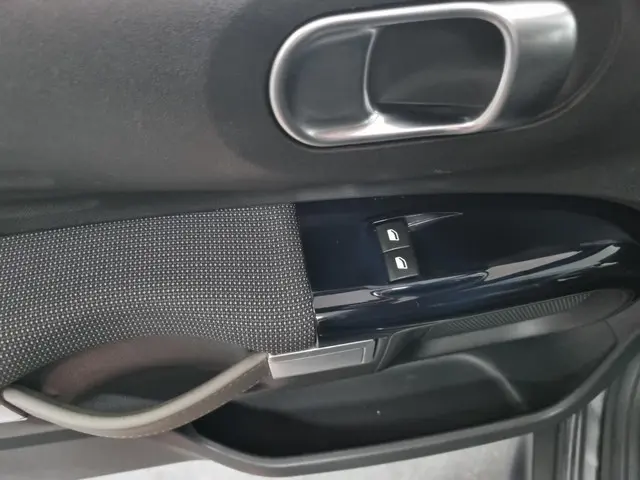 Citroën C4 Cactus 1.2 VTi Shine / Trekhaak 2015 Benzine 17