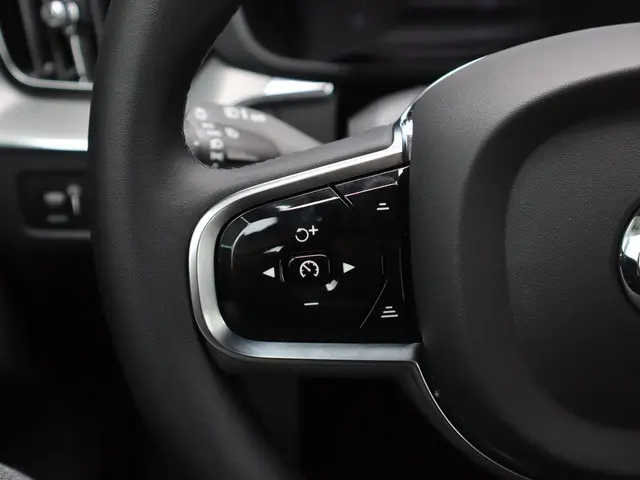 Volvo XC60 2.0 B4 R-Design 2022 Benzine 17