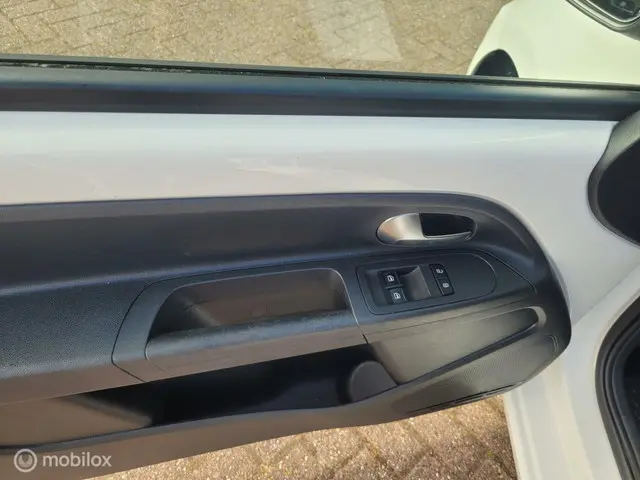 Volkswagen up! 1.0 BMT take up!,airco,lm 2017 Benzine 9