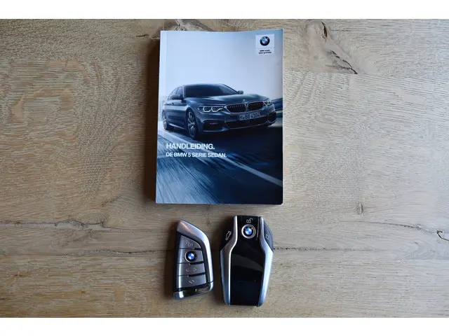 BMW 5 Serie 520i High Executive 2020 Benzine 37