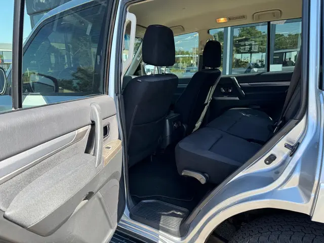 Mitsubishi Pajero 3.5 DI- Instyle 2016 Benzine 12