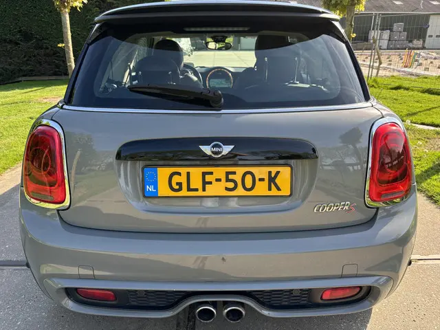 MINI Cooper 2.0 Cooper S Serious Business 2015 Benzine 7