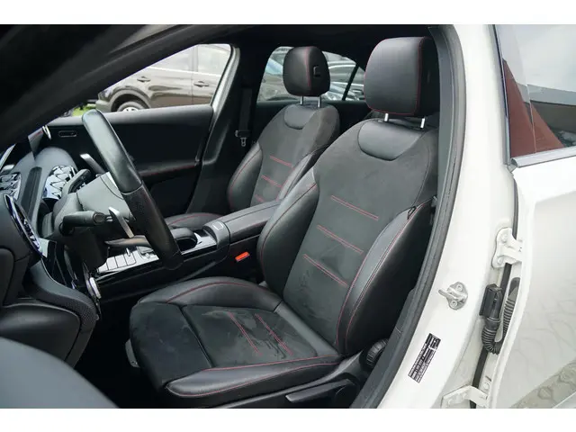 Mercedes-Benz A-Klasse 180 AMG Line 2020 Benzine 8