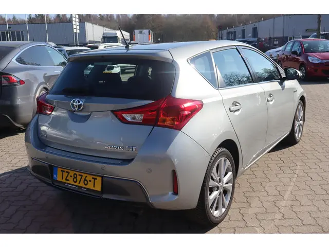 Toyota Auris 1.8 Hybrid Aspiration 2013 Hybride Benzine 5