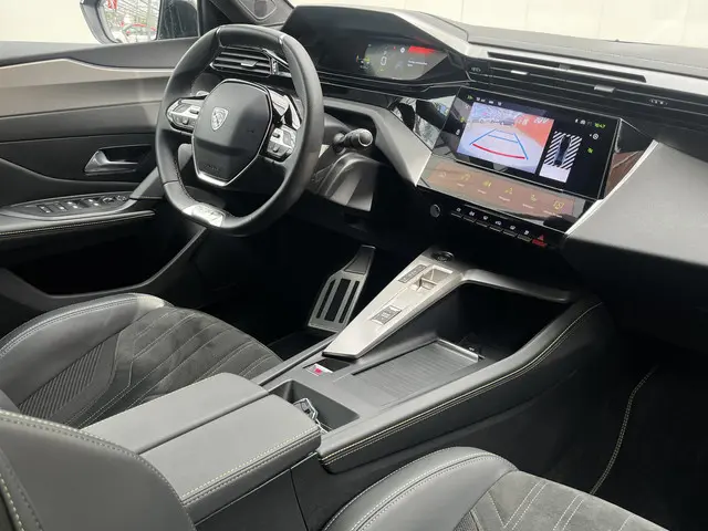 Peugeot 408 Hybrid 136 e-DCS6 GT 2024 Hybride Benzine 29