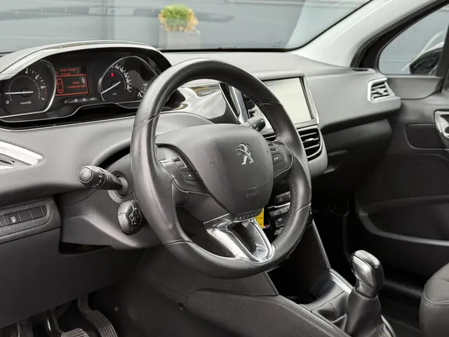 Peugeot 208 1.2 PureTech Allure 2015 Benzine 11