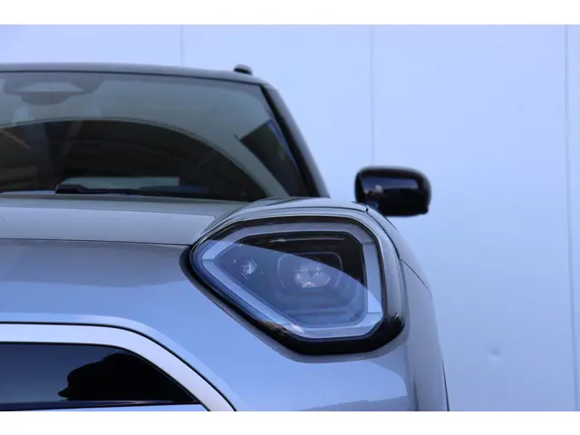 MINI Aceman Mini E Favoured L 42.5 kWh 2025 Elektrisch 3