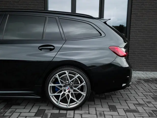 BMW 3 Serie Touring 330e 2022 Hybride Benzine 38